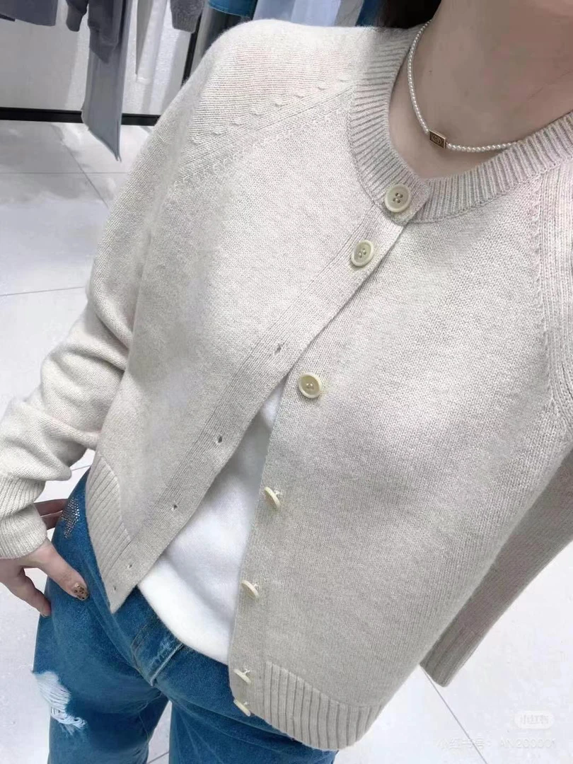 特价不支持退换 548033 燕麦色绵羊毛开衫