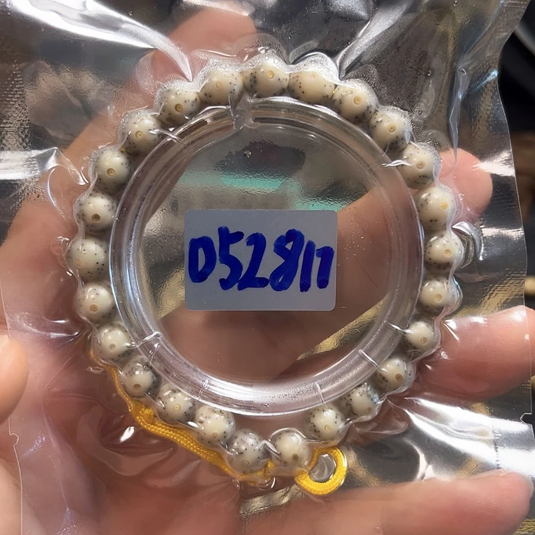 娃***哈木质非金属9圆手持 石玉料大眼睛