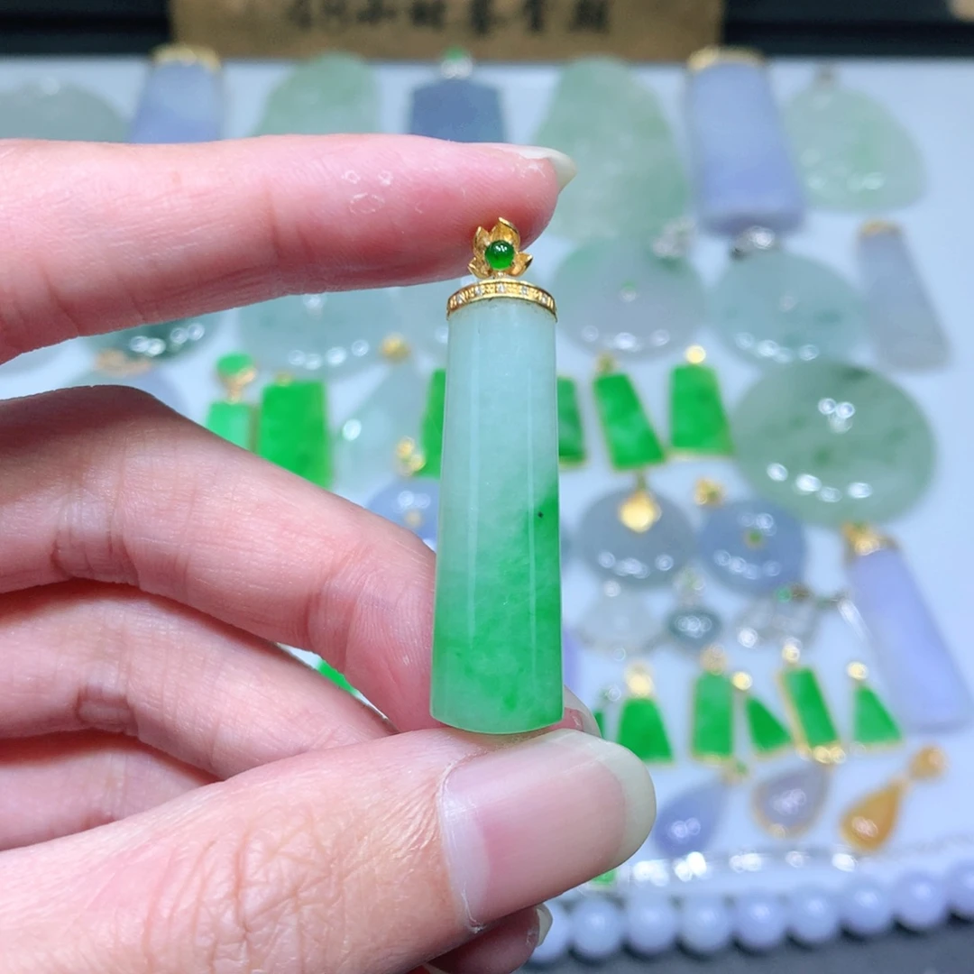 翡翠吊坠(不含链)18K金镶嵌