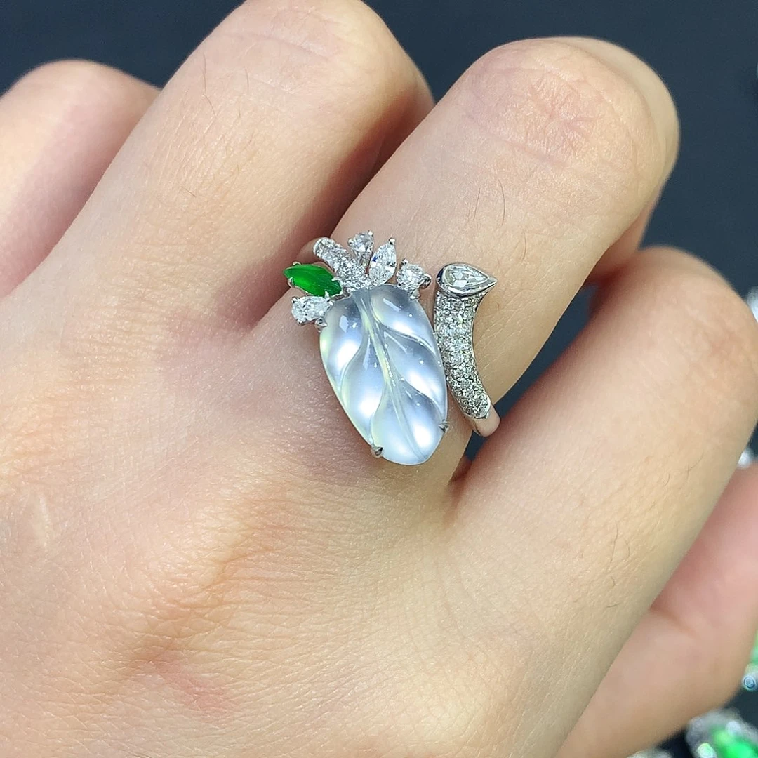 翡翠戒指18K金镶嵌炸光叶子