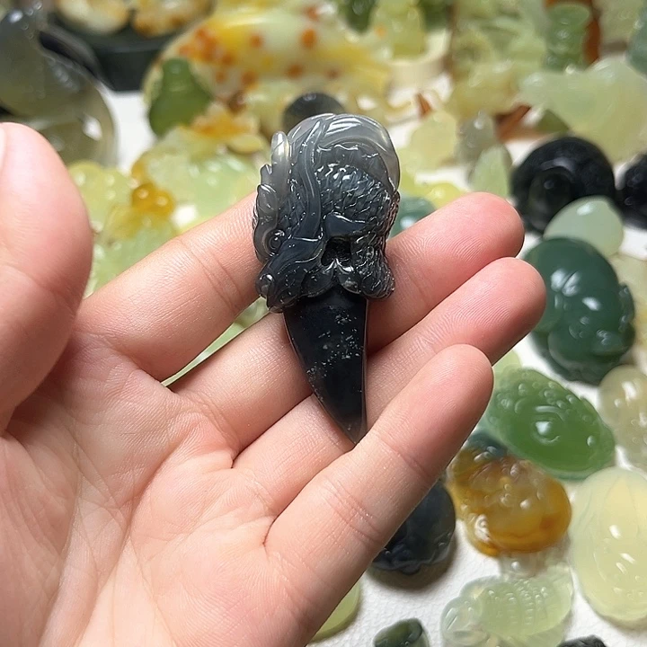 未镶嵌蛇纹石玉颈饰