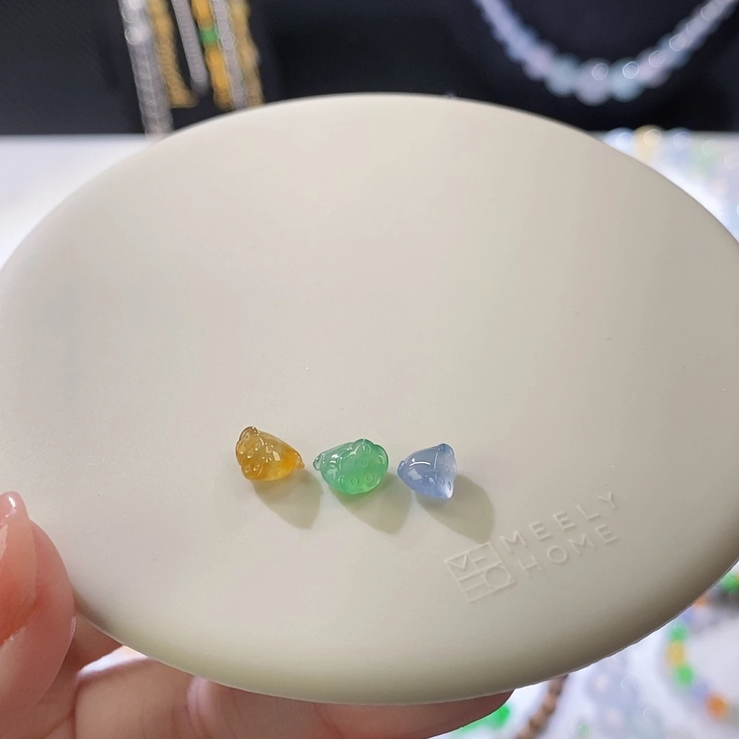 翡翠把件未镶嵌莲蓬