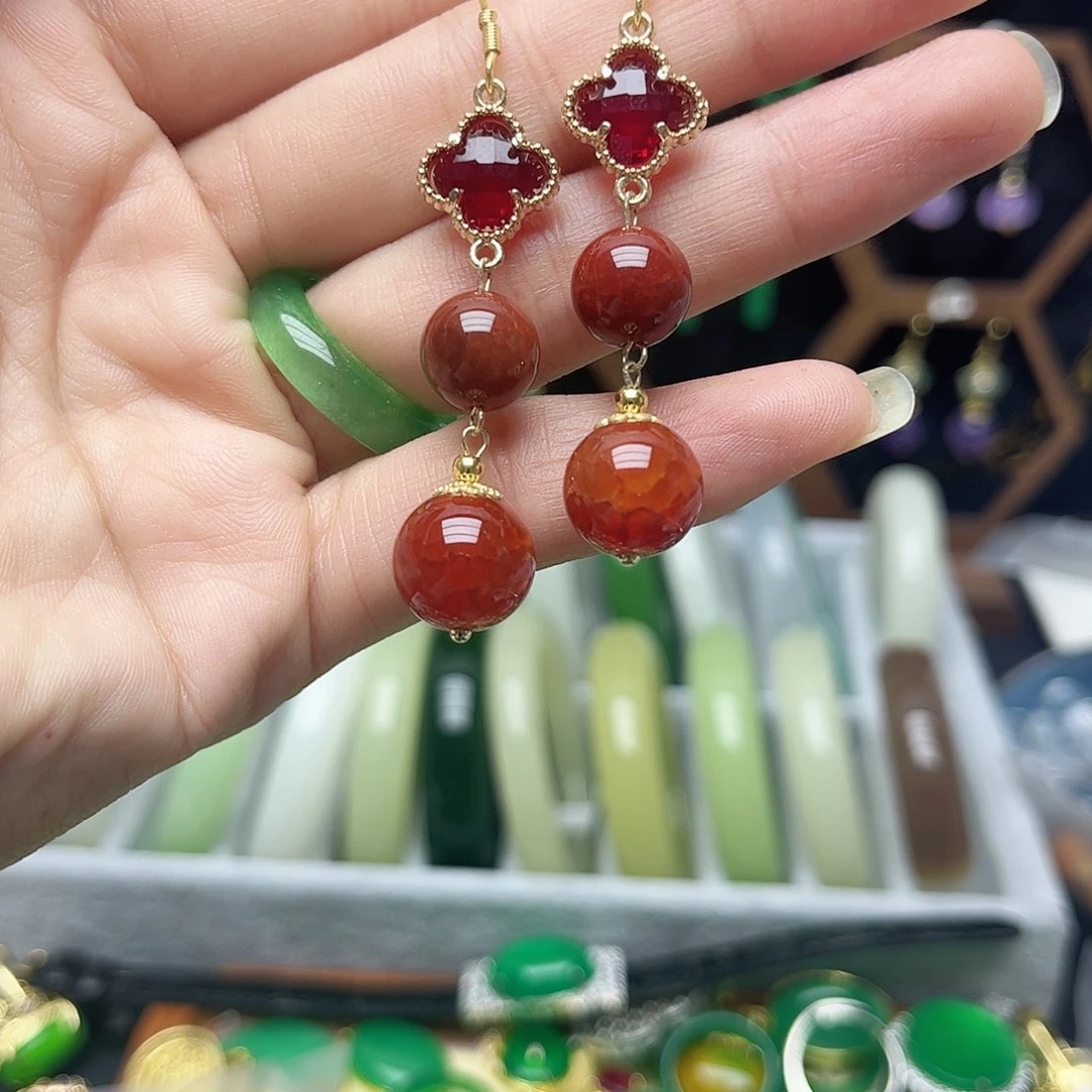 翡翠未镶嵌耳饰红