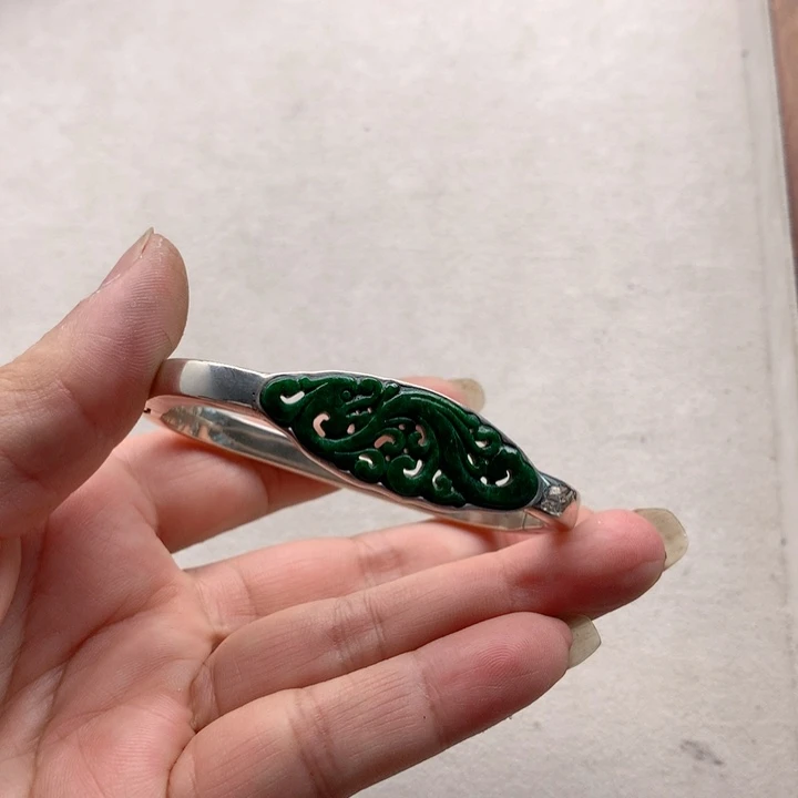 晶***巴银S925镶嵌手镯翡翠