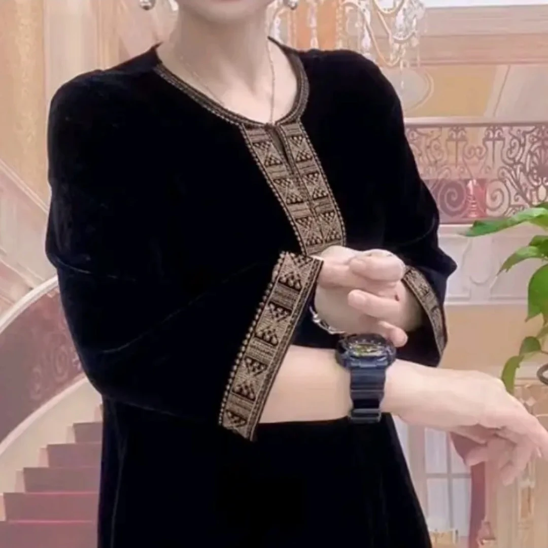 高端刺绣丝绒长袖上衣女士秋冬季妈妈装