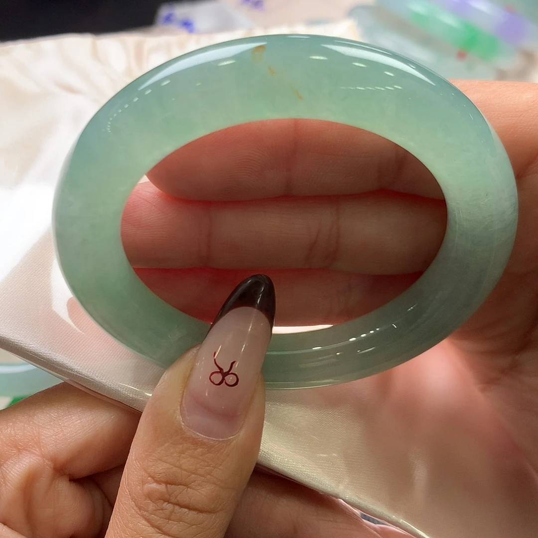 翡翠未镶嵌手镯（圆镯）39号 冰绿 强推