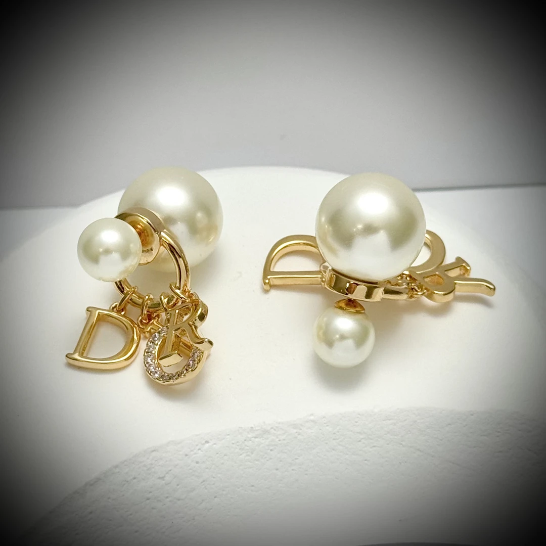 铜合金合成锆石耳饰 三店 新款女式耳饰法式轻奢小众耳环时尚百搭