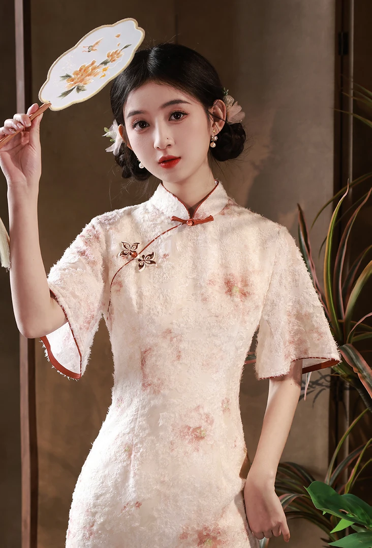 0285 【羽衣】 米粉色 花扣 剪面 旗袍