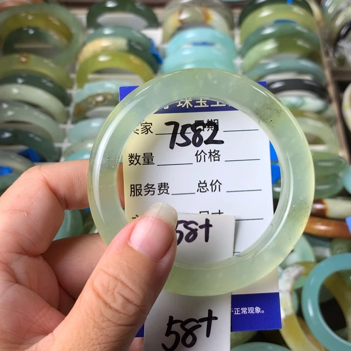未镶嵌蛇纹石玉手镯7582