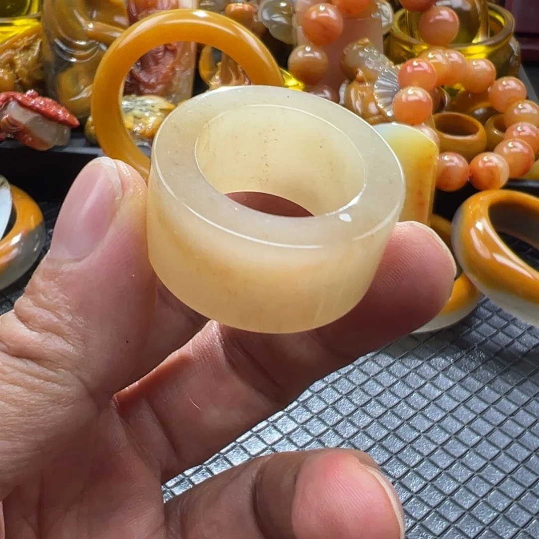 石英质玉未镶嵌颈饰