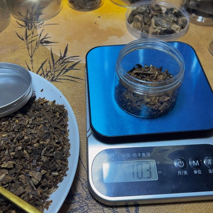 乱***糟沉香碎屑沉香沉水树丁