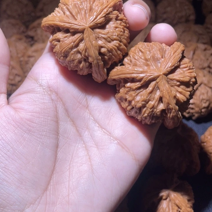 詹***得吊坠桃核小妹三棱