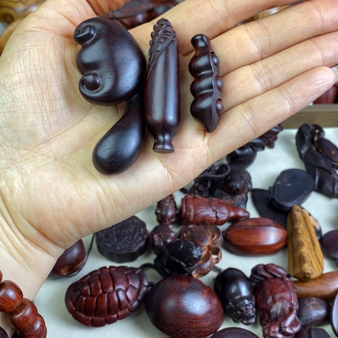 软***玉木印度小叶紫檀吊坠三个