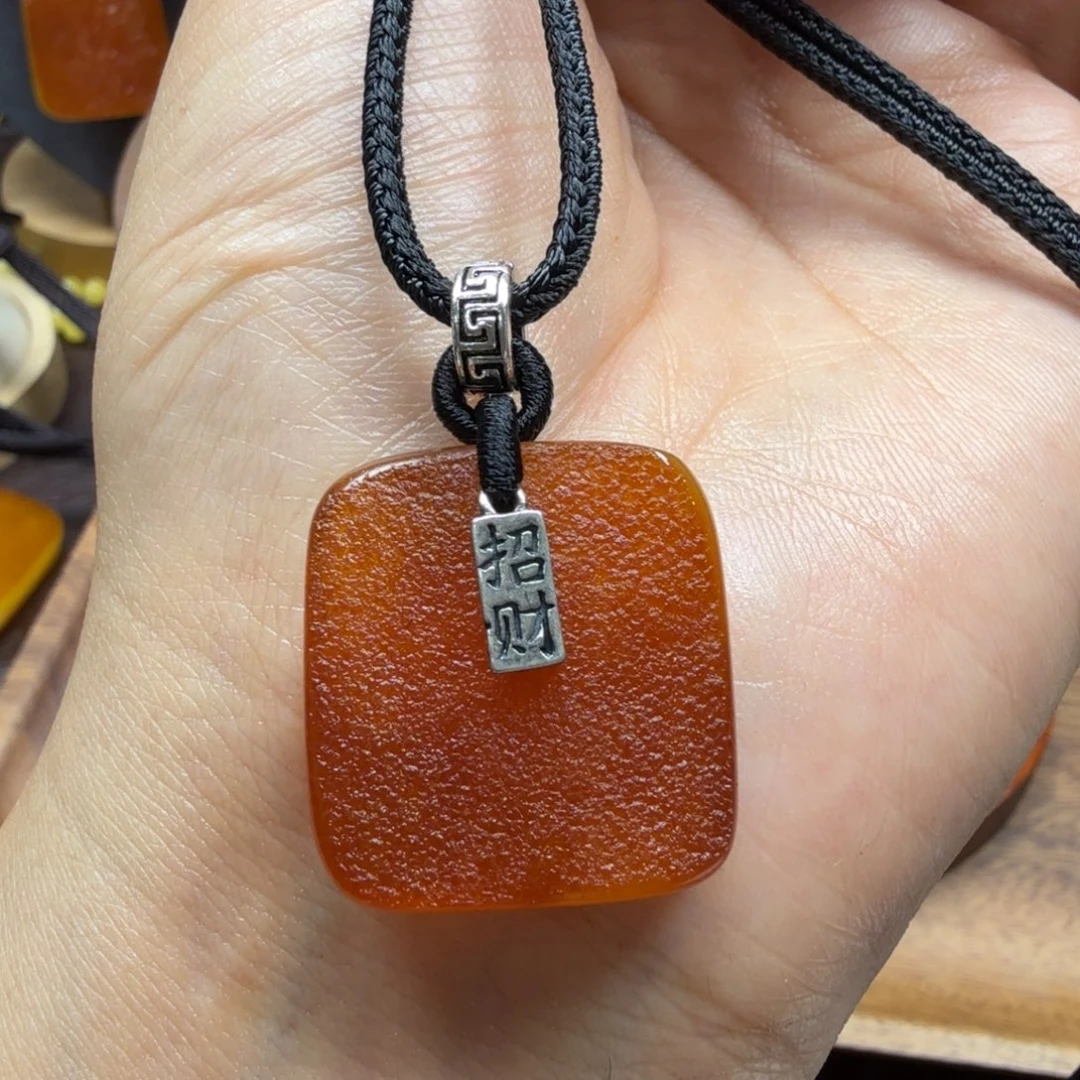 未镶嵌吊坠(赠链)琥珀