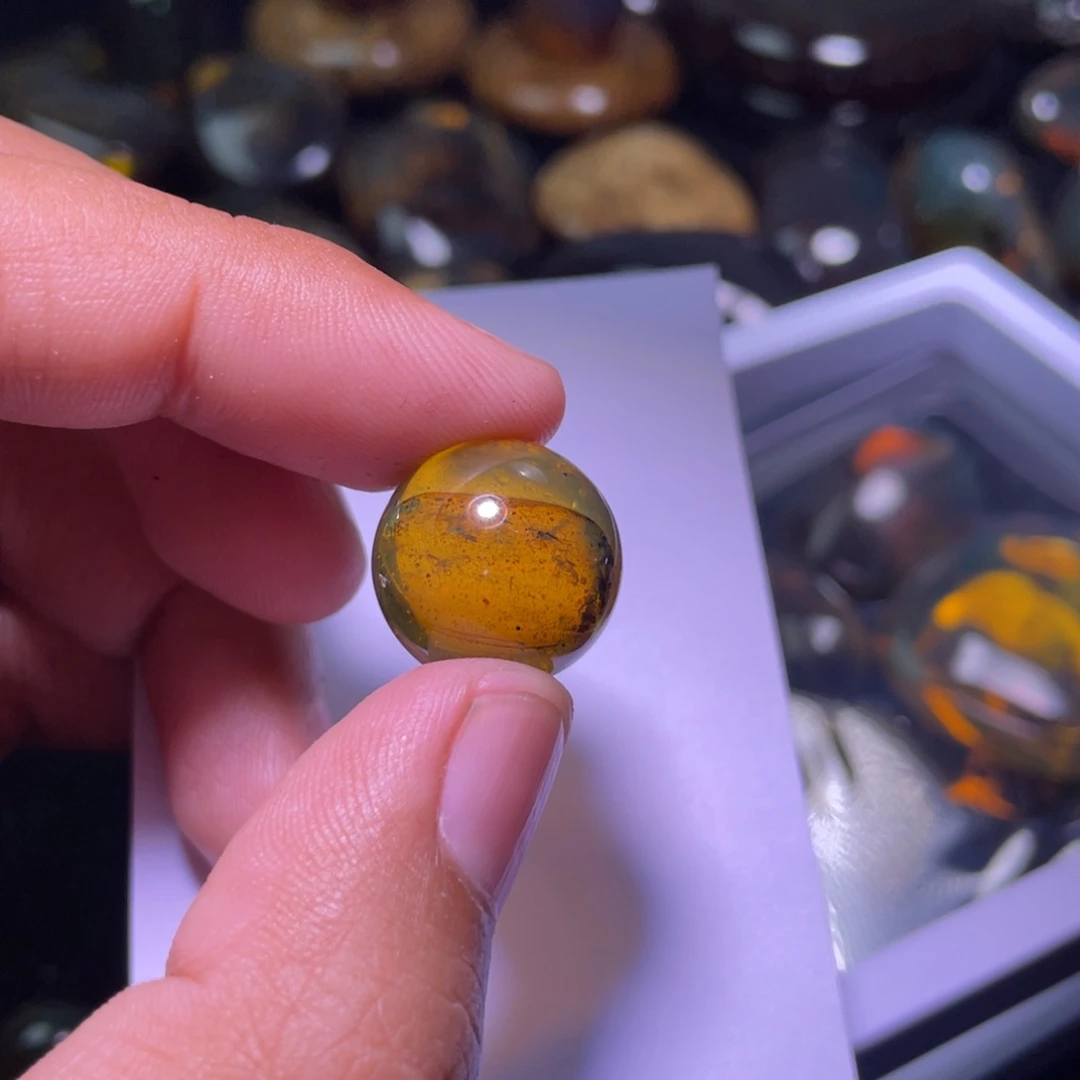 未镶嵌琥珀裸石三*堂，