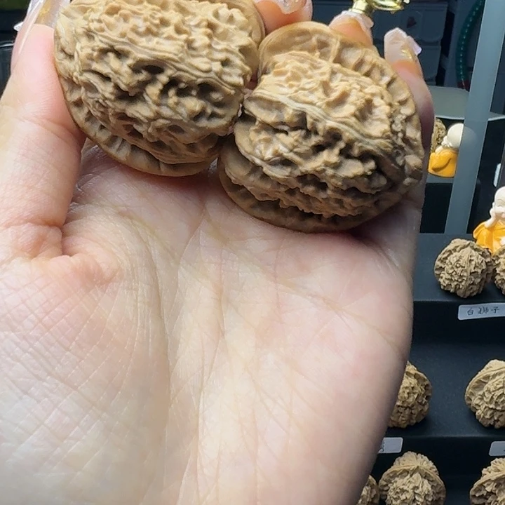 【闪购商品】桃核把件白狮子文玩核桃