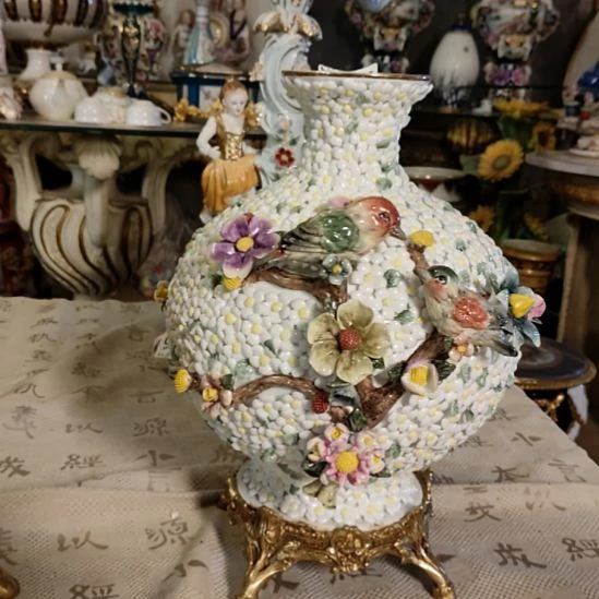 陶瓷雪球花花瓶 高34厘米