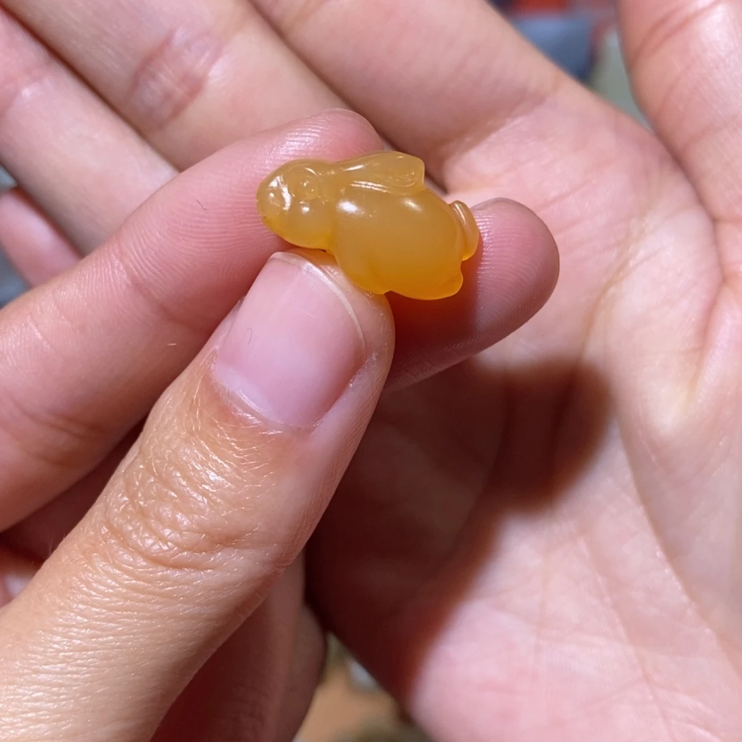 石英质玉（黄龙玉）未镶嵌颈饰