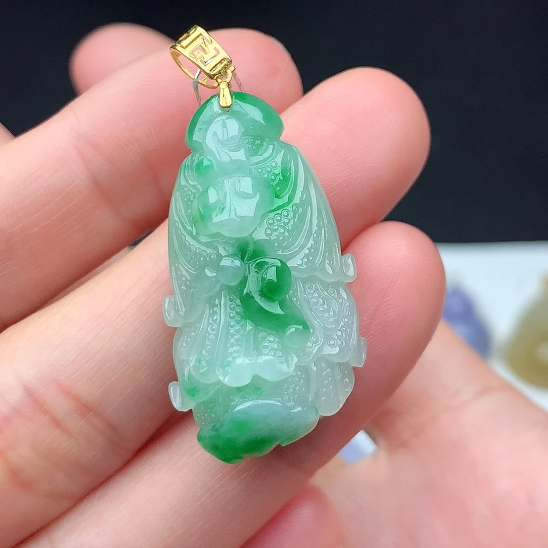 翡翠18K金镶嵌颈饰