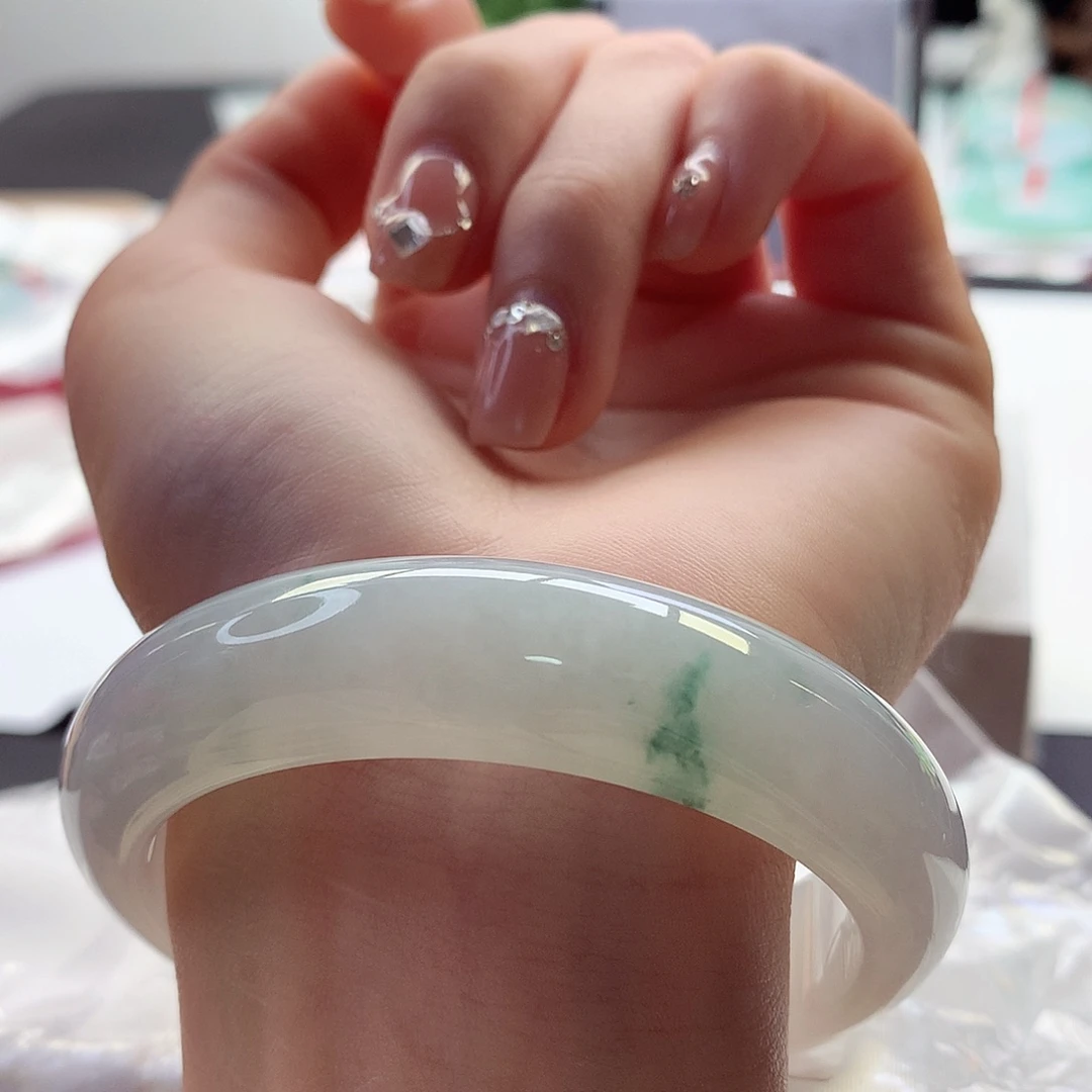 翡翠手镯未镶嵌天然翡翠57-58轮胎茅台白一抹绿花