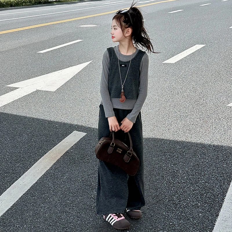 女童套装秋款2025新款儿童洋气时髦开衫卫衣阔腿裤休闲背心三件套