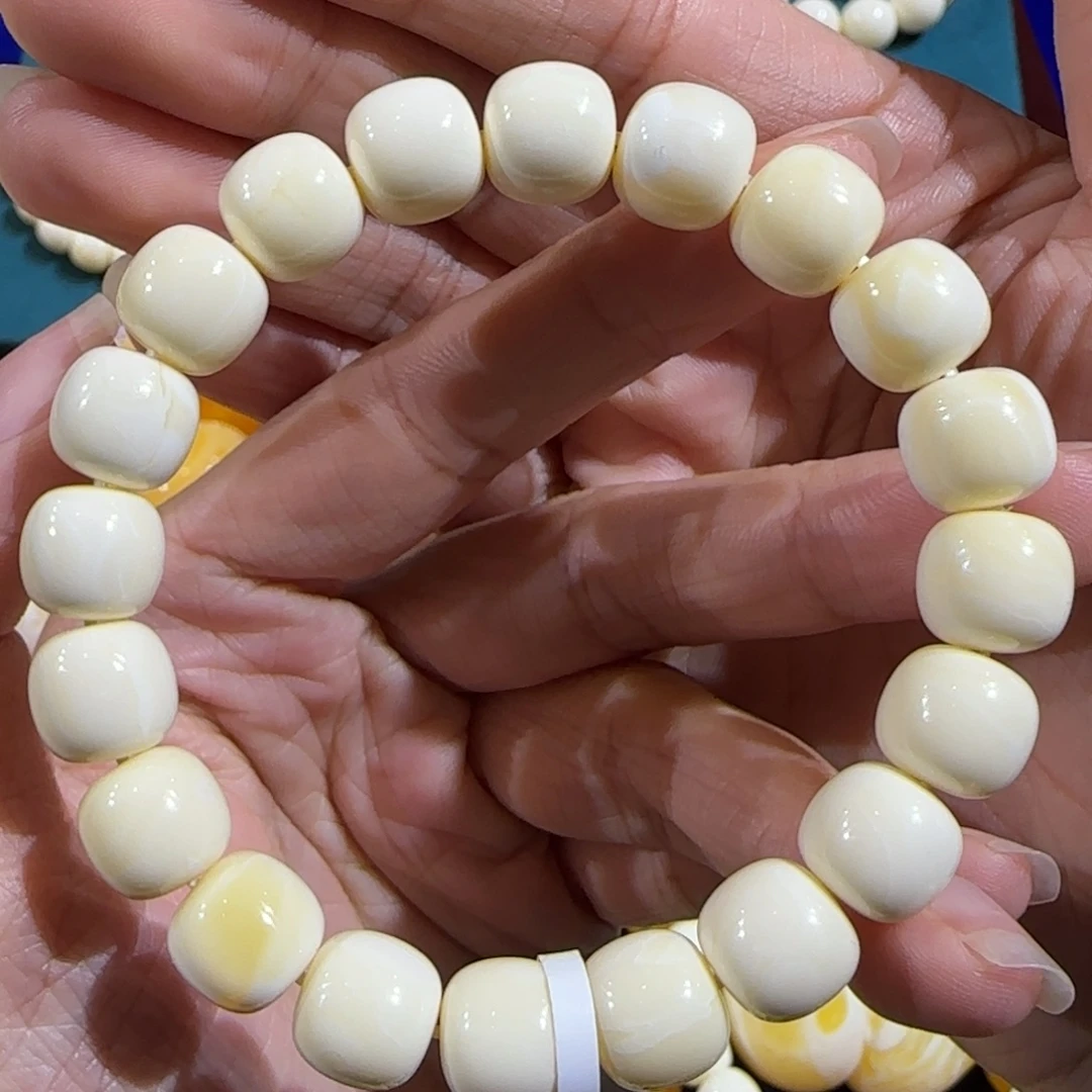 蜜蜡未镶嵌裸石同料瓷白蜡手串