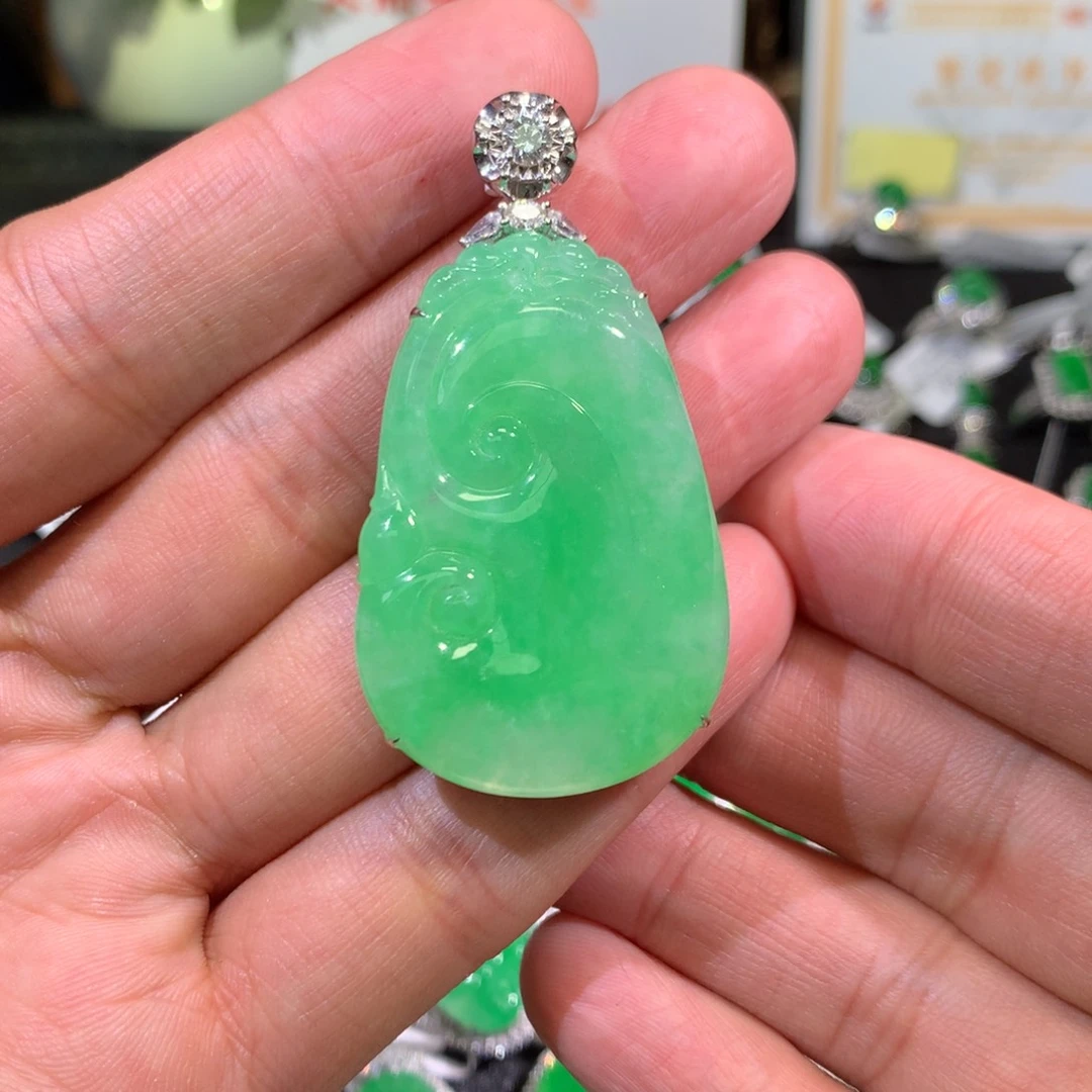 【闪购商品】翡翠吊坠(不含链)18K金镶嵌如意