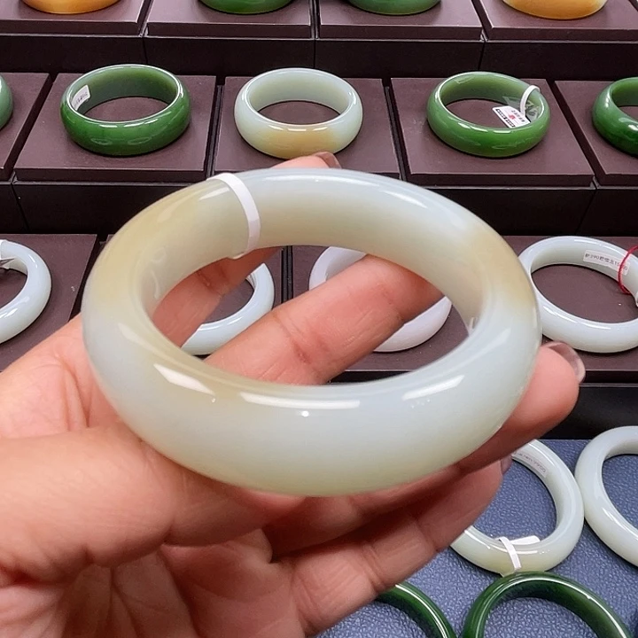 和田玉未镶嵌手镯5657