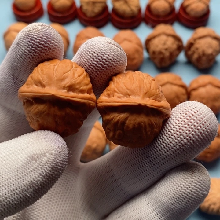 文玩核桃把件瓷娃娃