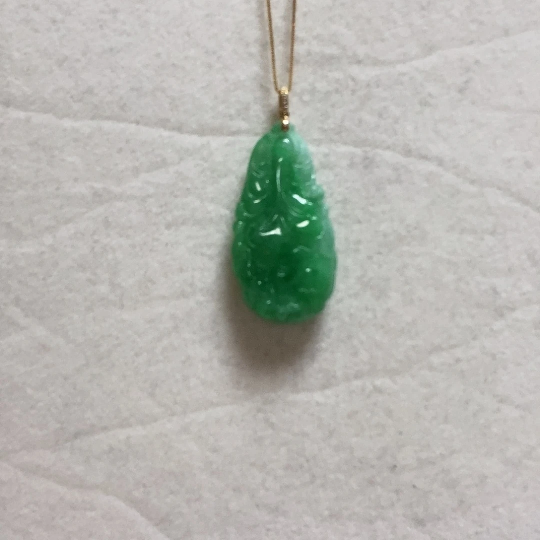 翡翠18K金镶嵌颈饰简单