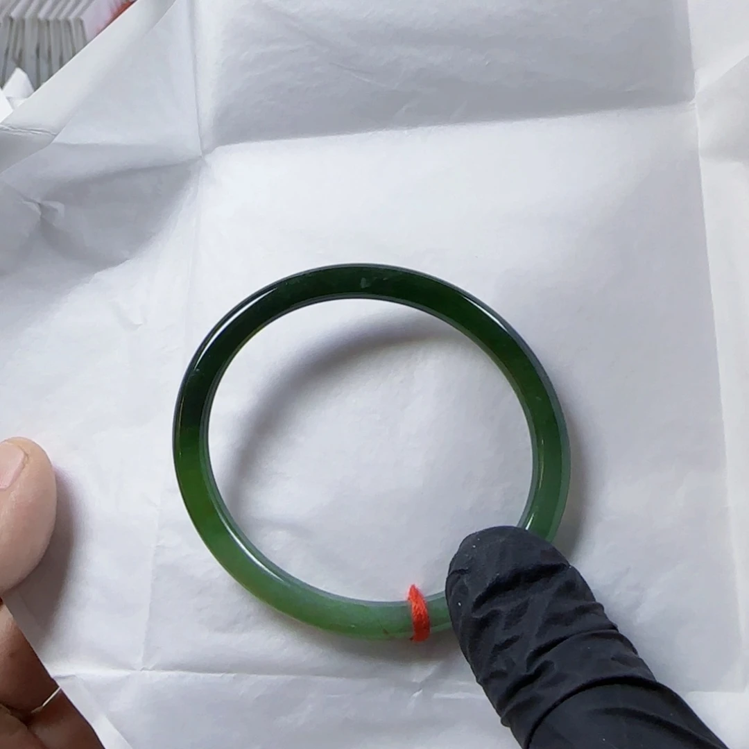 翡翠手镯未镶嵌?****习