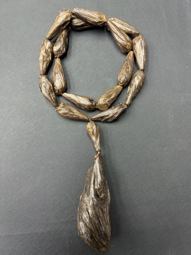 358沉木随形吊坠