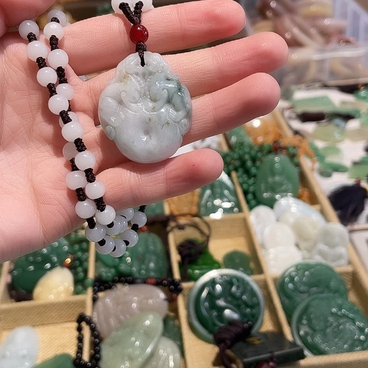 石英质玉未镶嵌颈饰