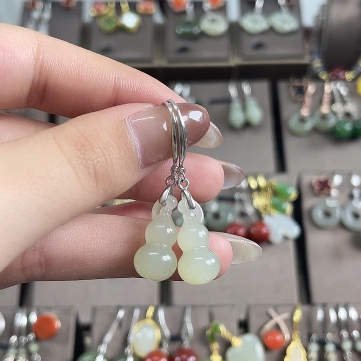 银S925镶嵌和田玉耳饰葫芦浅色小
