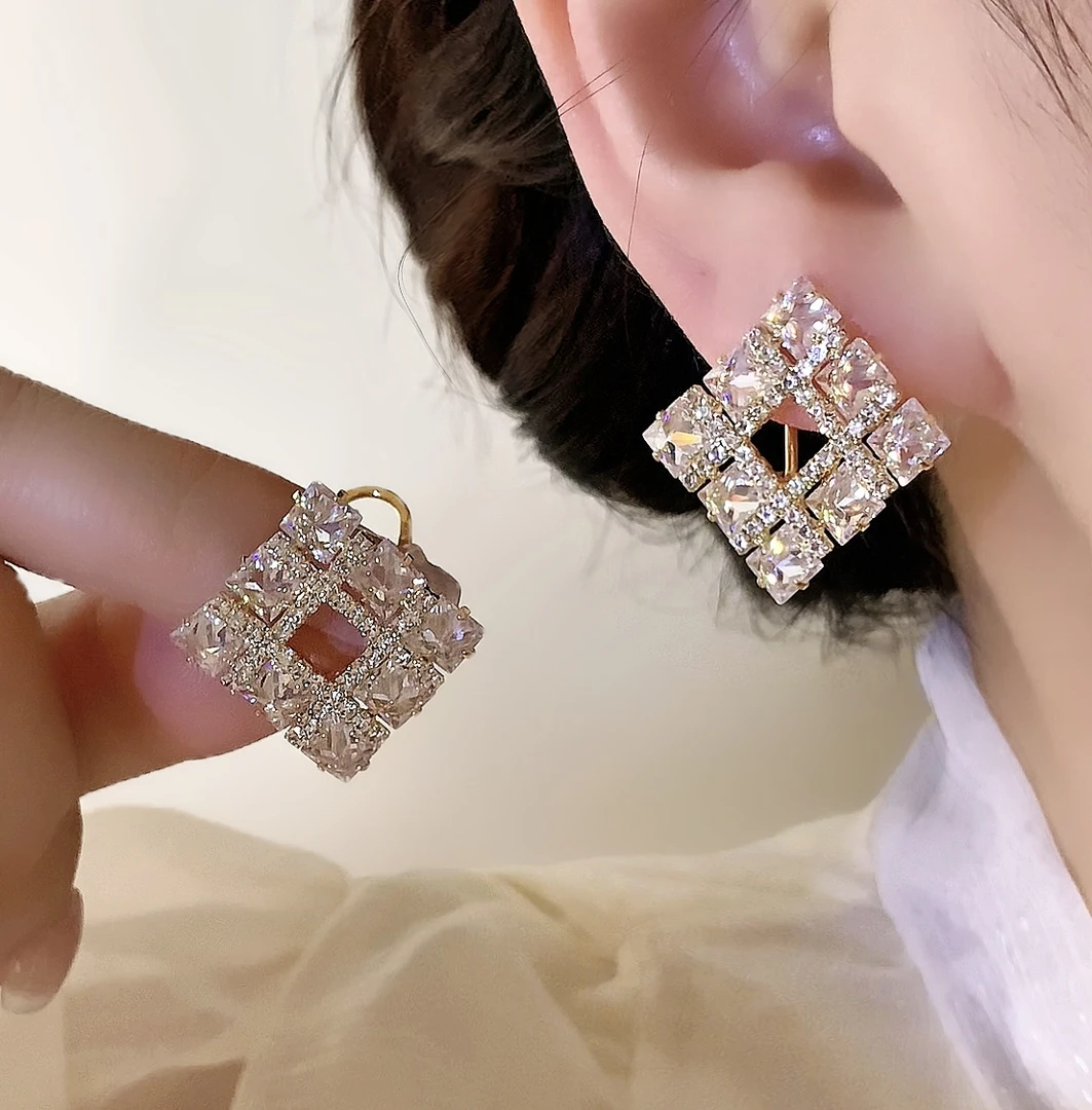 铜合金合成锆石耳饰 时尚个性超闪亮镂空几何菱形弹力扣耳钉1483