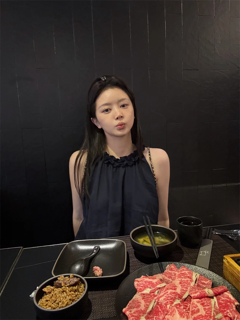 【OPENING自制】妮式辣妹 简约莱赛尔花边挂脖小衫~