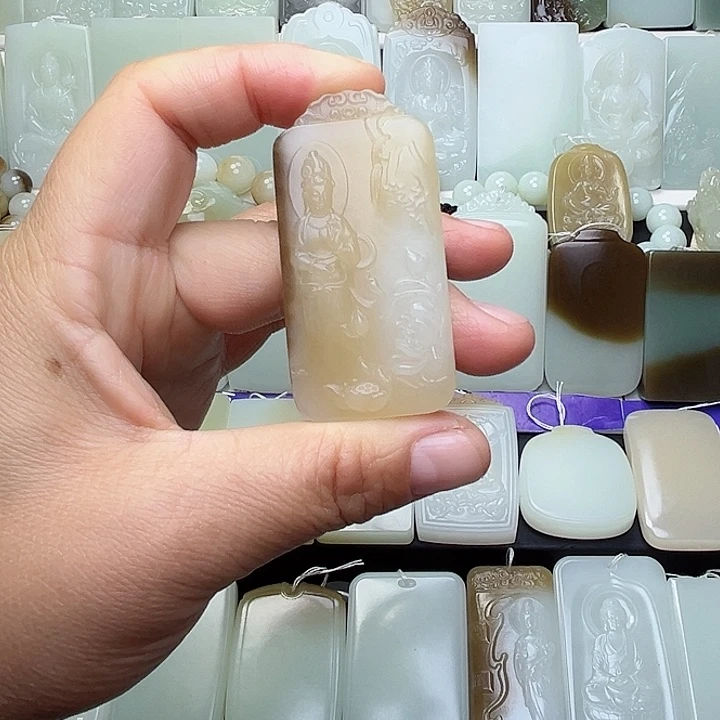 颈饰未镶嵌和田玉乘**浪