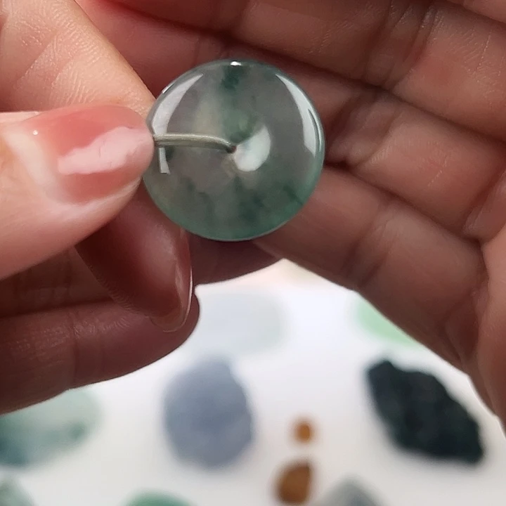 翡翠未镶嵌颈饰平安扣