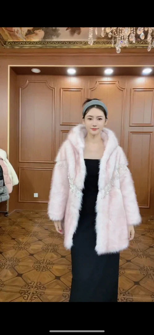 时尚潮牌33025帽款气质女装百搭女士冬季网红短款轻奢设计师