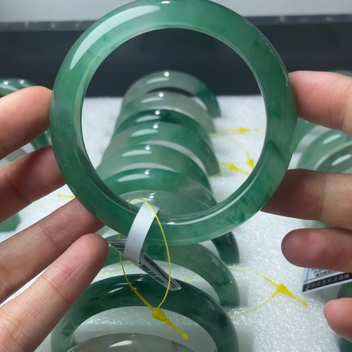 石英质玉手镯未镶嵌天然非洲翠手镯57