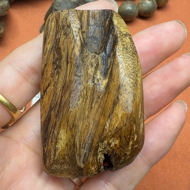 大叶紫檀（黑酸枝木类）