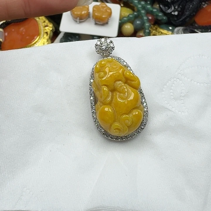 翡翠未镶嵌颈饰翡翠