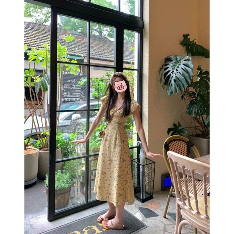 热款法式高级感碎花连衣裙女夏季2025新款收腰方领小飞袖初恋约会