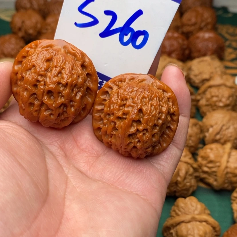 【闪购商品】文玩核桃把件血麒麟36