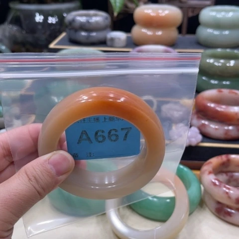 未镶嵌手镯石英质玉清**语