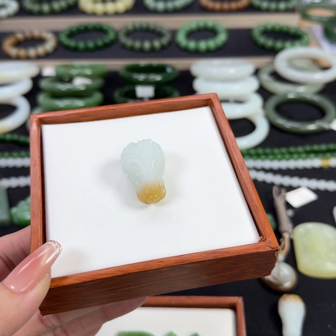 爱***猫和田玉未镶嵌吊坠(不含链)