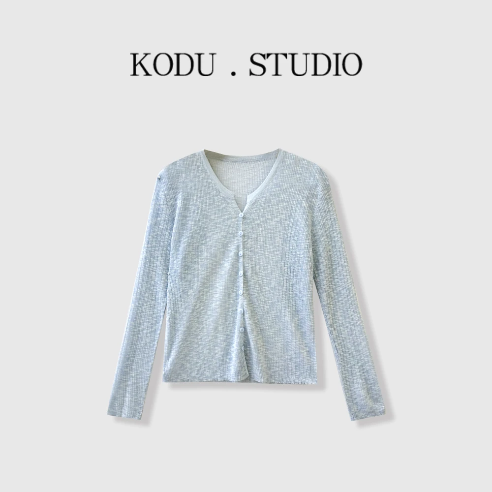 【11刻度KODU】01-TS3095夏季简约风轻薄百搭小V领单排扣长袖针织衫