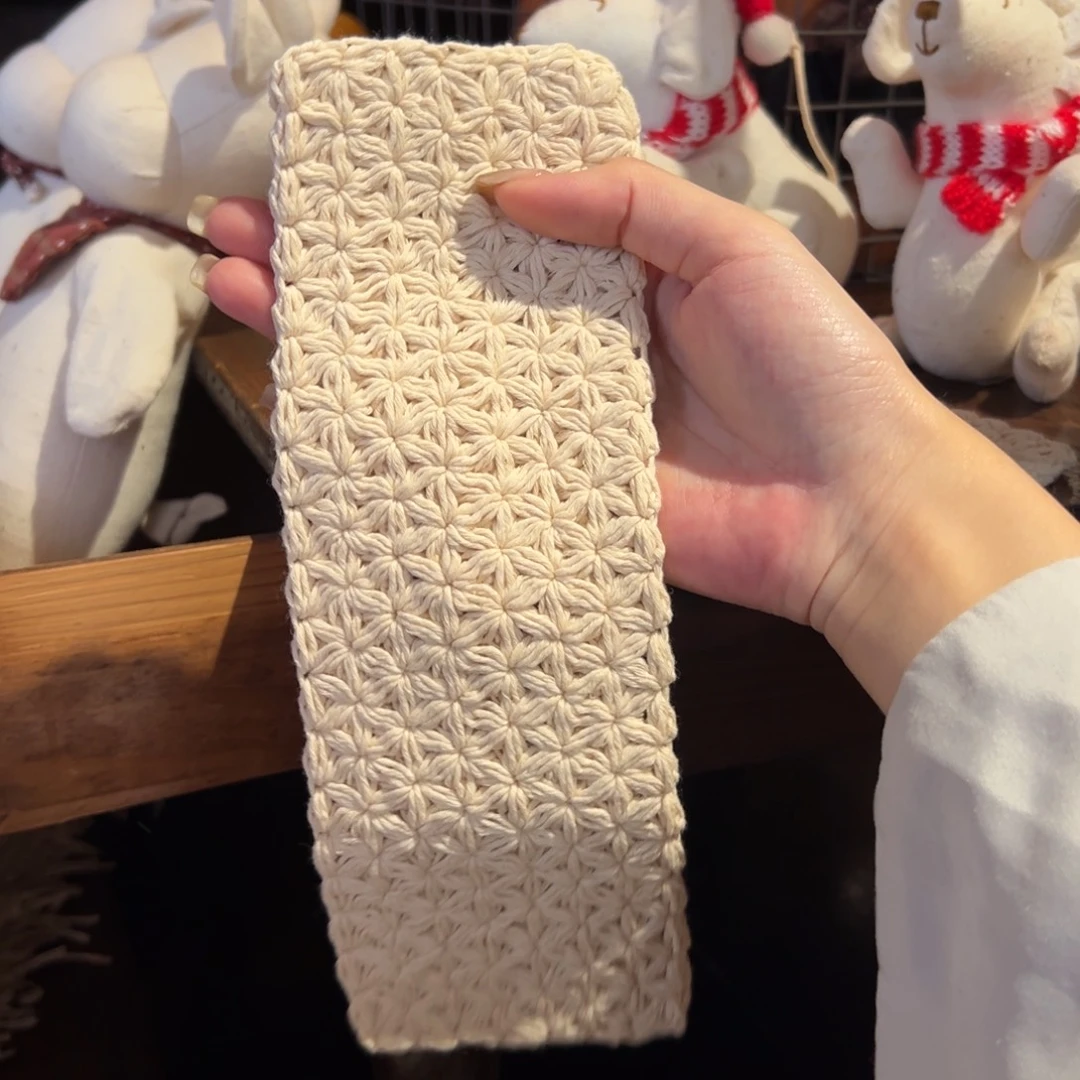 瓷片陶瓷。      陶瓷。