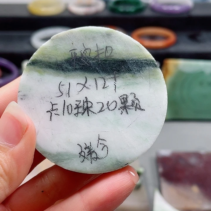 聂***)石英质玉未镶嵌颈饰定制