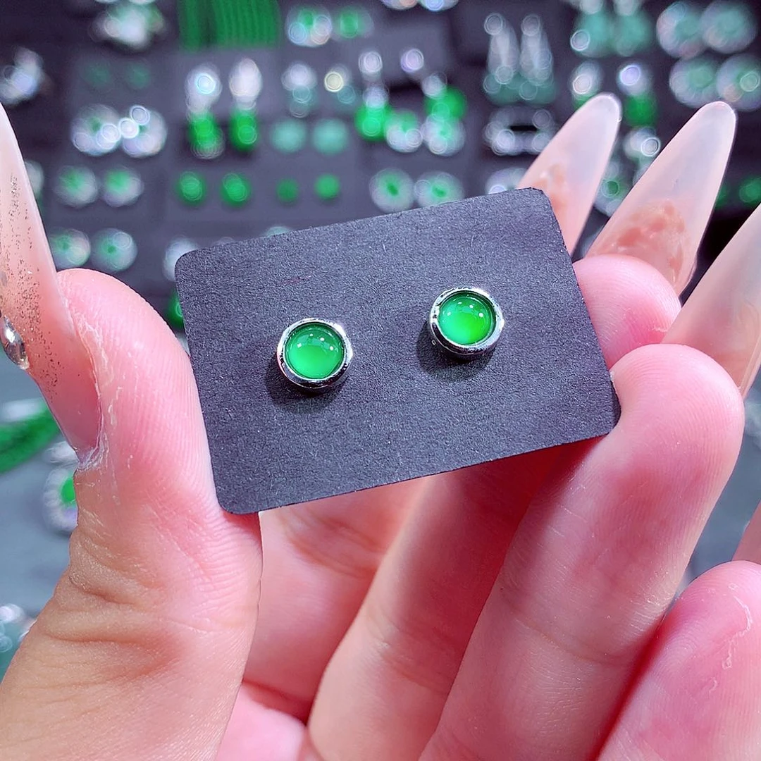 翡翠未镶嵌颈饰挂件